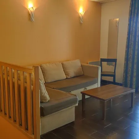 Duplex 6 Pers Avec Piscine Chauffee Et Jacuzzi A - Fr-1-165b-11